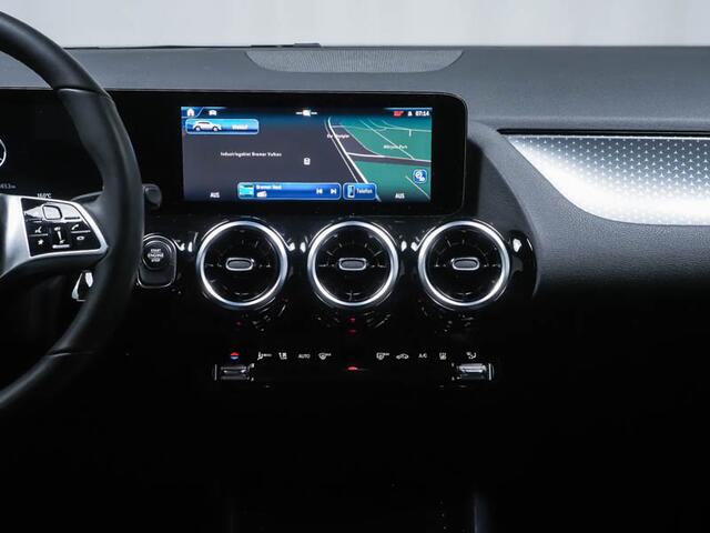 Mercedes-Benz GLA-KLASSE 250 e Plug-In Hybride Trekhaak | Ledkoplampen | Achteruitrijcamera | Apple CarPlay | Stoelverwarming voor en stuur | Easy-Pack Achterklep. Inclusief 24 maanden Mercedes-Benz Certified garantie voor Europa.