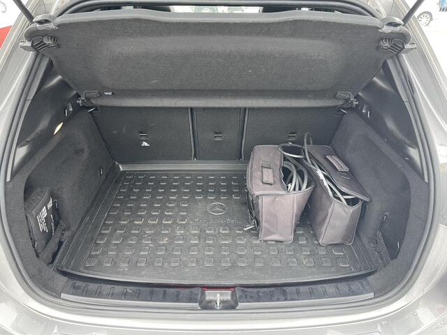 Mercedes-Benz GLA-KLASSE 250 e AMG Line 20"/Panoramadak/Memory stoel l+r/Matrix LED/Keyless/Sfeerverlichting/Stoelverwarming/Camera/Elektrische klep