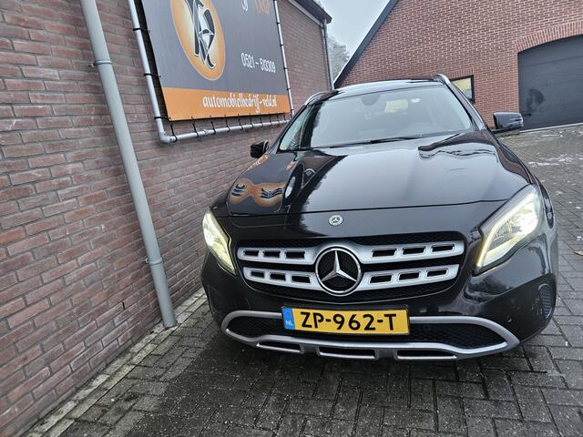 Mercedes-Benz GLA-KLASSE 180 Business Solution AMG