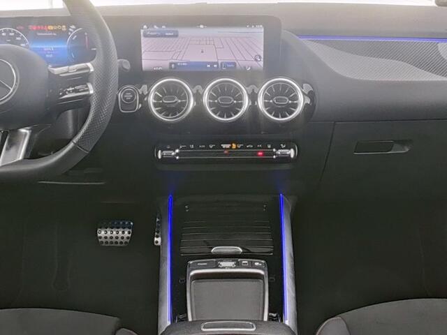 Mercedes-Benz GLA-KLASSE 250 e AMG Nightpakket Plug-In Hybride | Panoramadak | Keyless Go |Stuur en Stoelverwarming | Sfeerverlichting | Parkeerpakket met Camera | Inclusief 24 maanden Mercedes-Benz Certified garantie voor Europa.