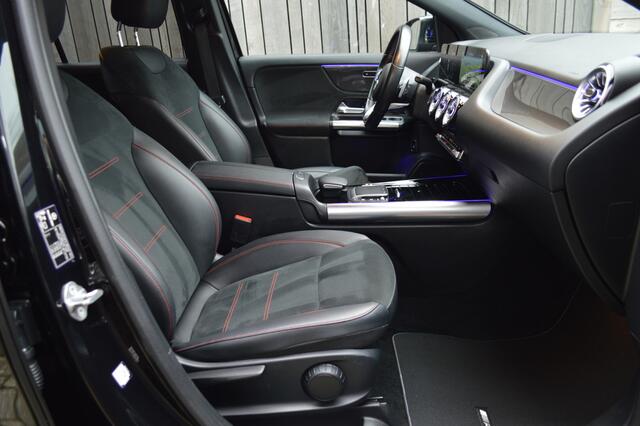 Mercedes-Benz GLA-KLASSE 250 e AMG Led Panorama Widescreen Sfeer Camera Night Keyless Pdc
