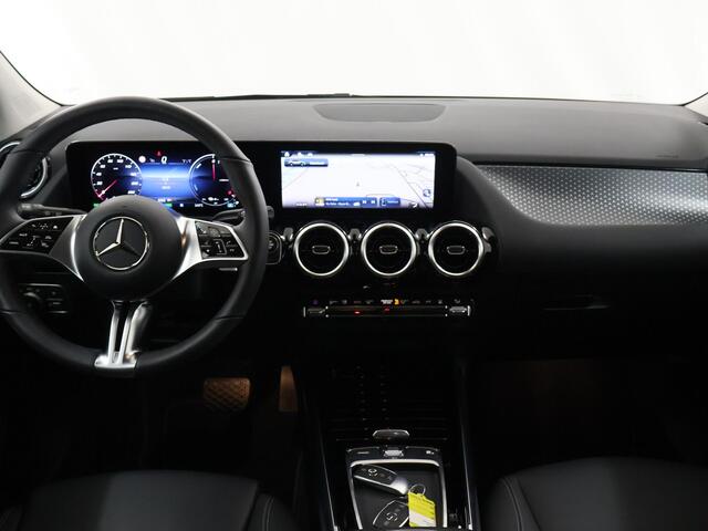 Mercedes-Benz GLA-KLASSE 250 e Luxury Line | Trekhaak | Stoelverwarming | Elektrische achterklep | 360 camera | Getint glas |