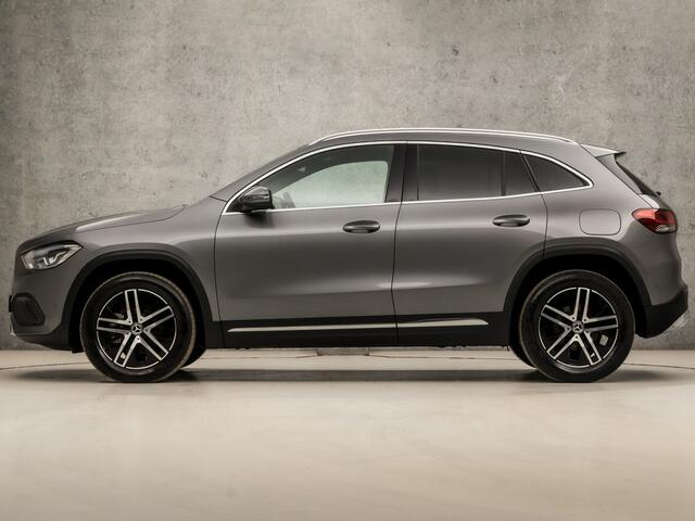 Mercedes-Benz GLA-KLASSE 200 Luxury 164Pk Automaat (GROOT NAVI, SFEERVERLICHTING, LEDER, WIDESCREEN, STOELVERWARMING, SPORTSTOELEN, CAMERA, ZWART HEMEL, NIEUWSTAAT)