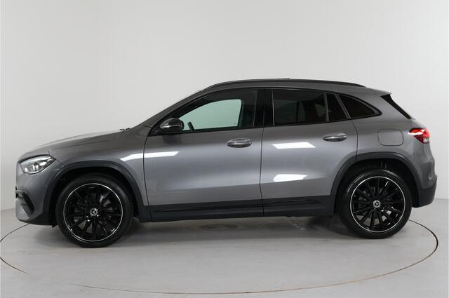 Mercedes-Benz GLA-KLASSE 250 e AMG Night PHEV 218 pk | Panorama | 20" | Leer/alcantara |