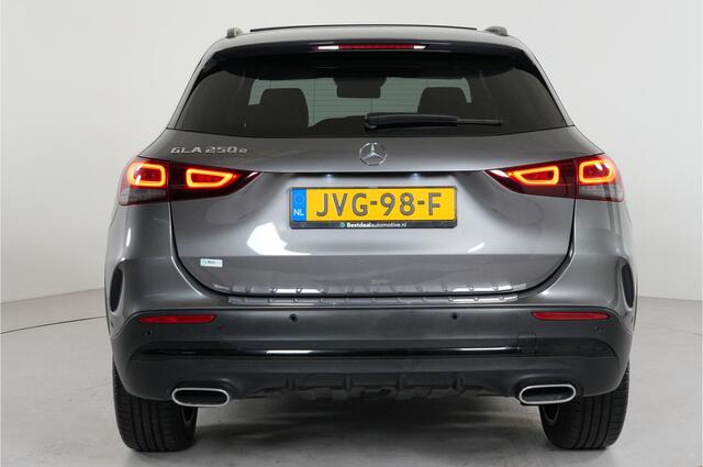 Mercedes-Benz GLA-KLASSE 250 e AMG Night PHEV 218 pk | Panorama | 20" | Leer/alcantara |