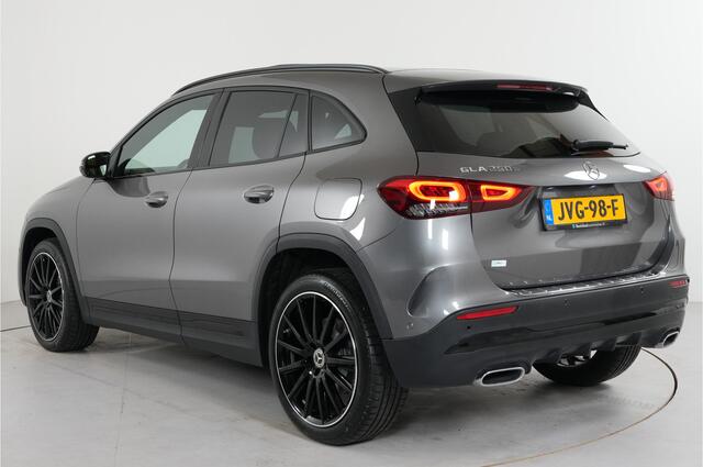 Mercedes-Benz GLA-KLASSE 250 e AMG Night PHEV 218 pk | Panorama | 20" | Leer/alcantara |