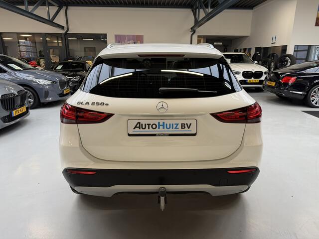 Mercedes-Benz GLA-KLASSE 250 e Style Trekhaak Stoelverwarming Dode Hoekassistent ACC Distronic 18 Inch
