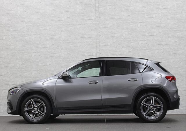 Mercedes-Benz GLA-KLASSE 250 e AMG Line | ACC | 360 Camera | Keyless-Go | Multi-Beam LED | Sfeerverlichting | Widescreen Cockpit | Carbon | Dodehoek | Lane Assist | Getint Glas | Stoelverwarming | 19'' | Autom. Achterklep |