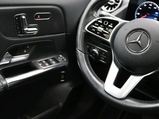 Mercedes-Benz GLA-KLASSE 200 Business Solution Luxury Trtekhaak | Panorama Schuif-Kanteldak | Apple CarPlay | Achteruitrijcamera | Soundsysteem | Inclusief 24 maanden MB Certified garantie voor Europa.