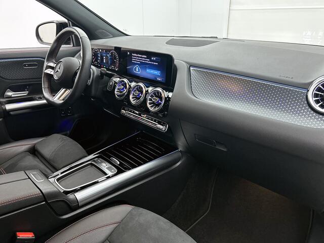 Mercedes-Benz GLA-KLASSE 250 e AMG Nightpakket Plug-In Hybride | 360°-camera | Dode Hoek Ass | Stoel en Stuurverwarming | Sfeerverlichting | Car Play | Inclusief 24 maanden Mercedes-Benz Certified garantie voor Europa.