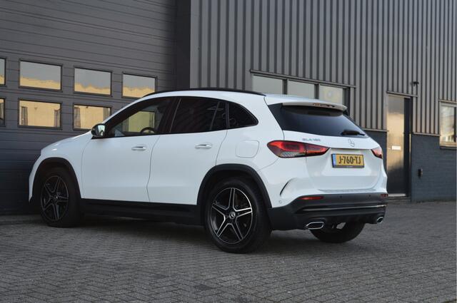 Mercedes-Benz GLA-KLASSE 180 Business Solution AMG | PANO | CAM | SFEERVERLICHTING | KEYLESS |