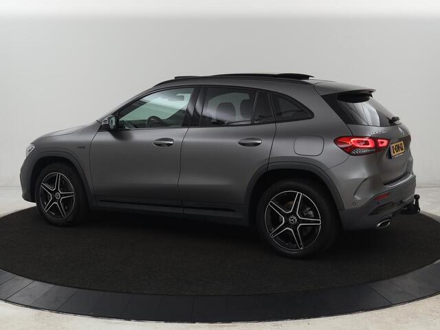 Mercedes-Benz GLA-KLASSE 250e AMG Limited | Panoramadak | Trekhaak | Adaptive cruise | Stoelverwarming | Memory | Matrix LED | Leder/Alcantara | Navigatie | Camera | Sfeerverlichting | PHEV | Plug In