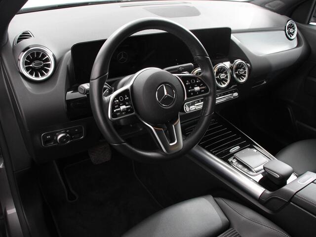 Mercedes-Benz GLA-KLASSE 200 Progressive | Climate control | Parkeersensoren | Apple carplay/ Andriod auto | Verwarmde voorstoelen | LED | Achteruitrijcamera | Adeptive cruise control