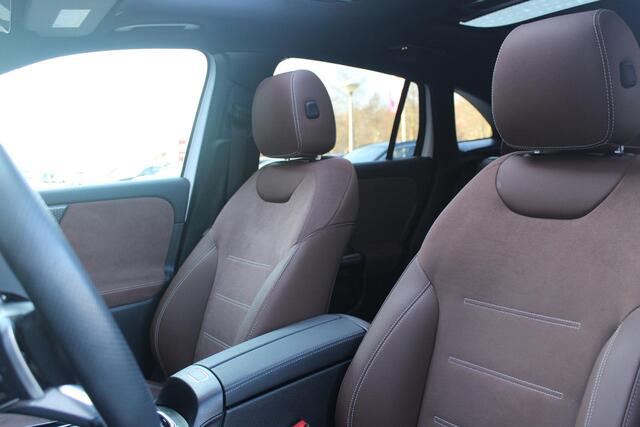 Mercedes-Benz GLA-KLASSE 250 e AMG LINE "NIEUW MODEL!" | PANORAMISCH SCHUIF/KANTEL DAK | SFEER VERLICHTING | ELEKTRISCH BEDIENBARE VOORSTOELEN MET GEHEUGENFUNCTIE EN "ZITKINEMATICA" | DRAADLOZE APPLE CARPLAY/ANDROID AUTO | NIGHT PAKKET: DAKRELING ZWART, ZIJRUITEN EN ACHTERRUITEN