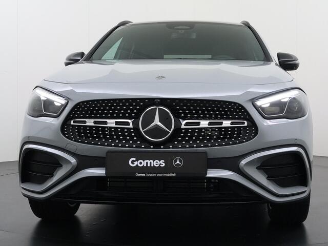 Mercedes-Benz GLA-KLASSE 250 e Business Solution AMG | AMG Plus Pakket | Night Pakket | Panoramadak | Elektrisch Verstelbare Stoelen + Memory | 360° Camera | Head-up Display | MBUX Augmented Reality voor Navigatie | Dodehoekassistent | Advanced Sound System | Stoelverwarming | Sf