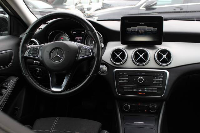 Mercedes-Benz GLA-KLASSE 180 Ambition / Panoramadak / Half leder / Navigatie / Urbanpakket / 18'' / Cruise Control