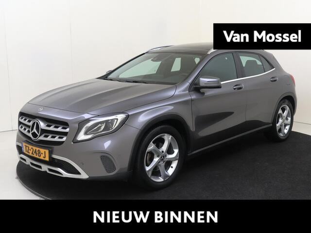 Mercedes-Benz GLA-KLASSE 180 Premium Plus 122 PK Automaat | Parkeersensoren Voor + Achter | Navigatie | Airco | Stoelverwarming | Elektrisch Bedienbaar Panorama Dak