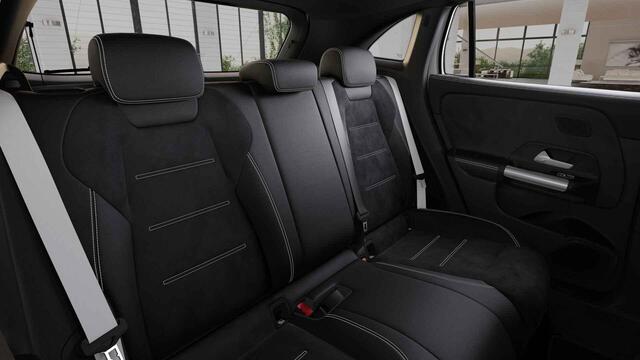 Mercedes-Benz GLA-KLASSE 250e 140 Years Edtion | Panoramaschuifdak | AMG Line | Nightpakket | Achteruitrijcamera | MULTIBEAM LED |