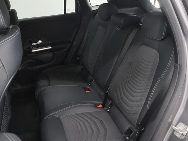 Mercedes-Benz GLA-KLASSE 250 e Luxury Line | Trekhaak | Getint glas | Apple carplay | Stuurverwarming |