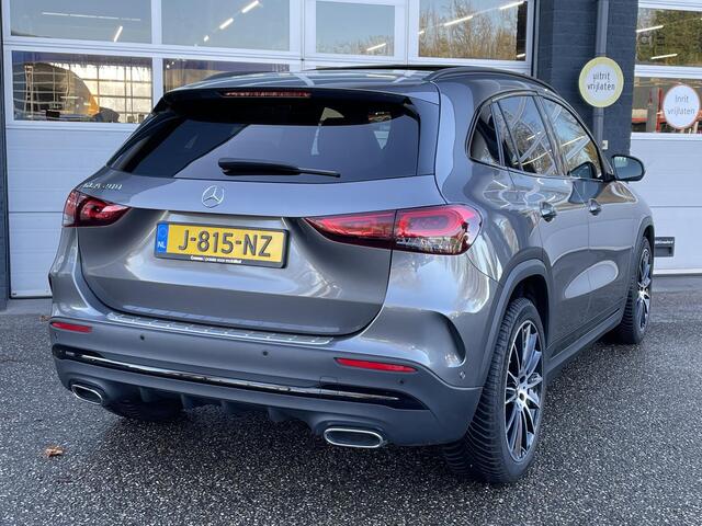 Mercedes-Benz GLA-KLASSE 200 Business Solution AMG | Panoramadak | Night-Pakket | Stoelverwarming | LED koplampen
