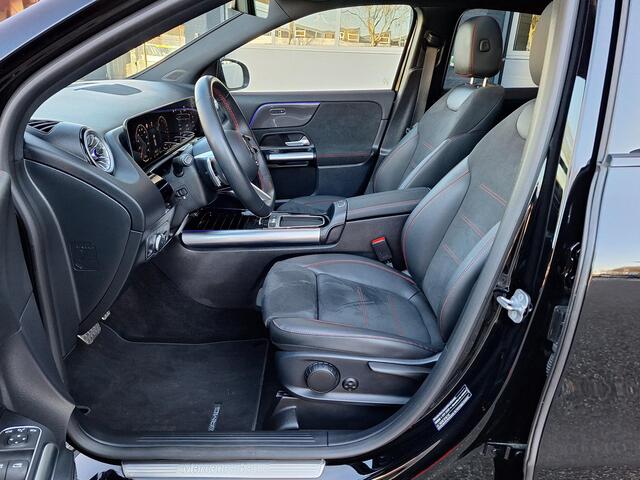 Mercedes-Benz GLA-KLASSE 250 e AMG Line | Panoramadak | Night pakket | Achteruitrijcamera | Sfeerverlichting | Stoelverwarming | Keyless-GO | Elektrische achterklep