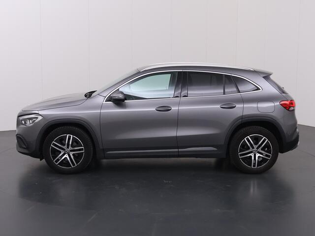 Mercedes-Benz GLA-KLASSE 200 Business Solution Luxury | Trekhaak | Stoelverwarming | Getint glas | Achteruitrijcamera |