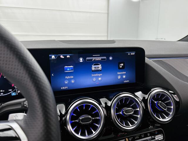 Mercedes-Benz GLA-KLASSE 250 e AMG Plug-In Hybride Trekhaak | AMG Line Premium | Sfeerverlichting | Distronic | MultiBeam Ledkoplampen | Stuur en Stoelverwarming. Inclusief 24 maanden Mercedes-Benz Certified garantie voor Europa.