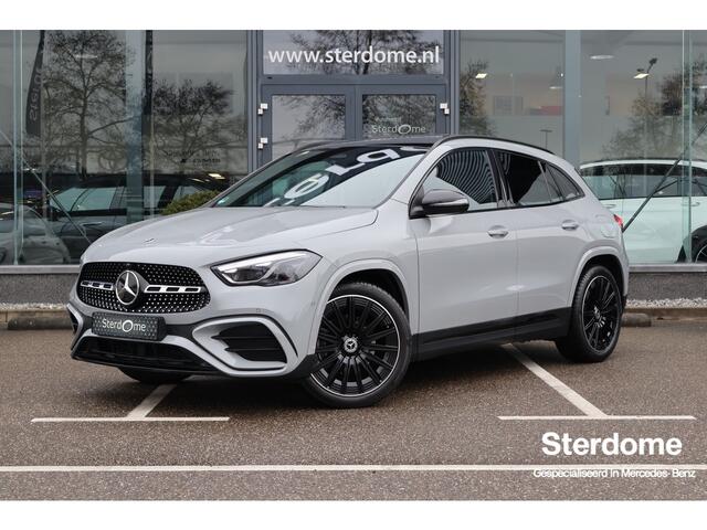 Mercedes-Benz GLA-KLASSE 180 AMG Line I 2025 I Panorama dak I MANUFAKTUR Alpine Grijs I Trekhaak I Stoelverwarming I MULTIBEAM Led I Camera I I Verwarmd stuurwiel I Sfeerverlichting I Draadloos laden I Nightpakket I Winterpakket I Airconditioning l