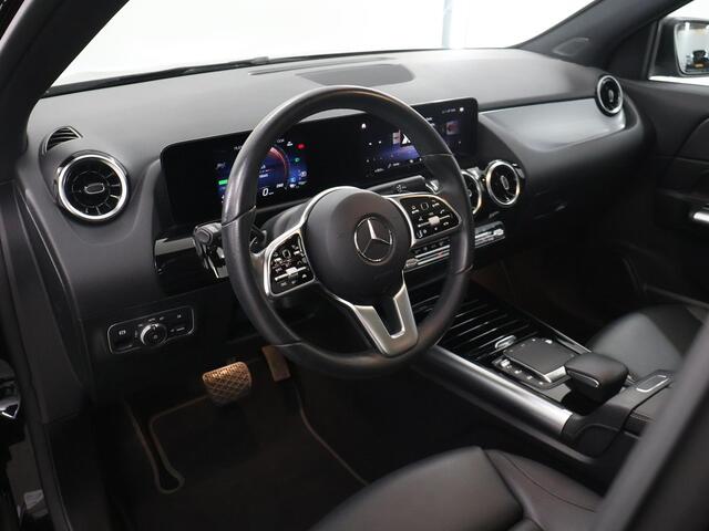 Mercedes-Benz GLA-KLASSE 250 e Luxury Line | Panoramadak | Distronic | Dodehoekassistent | Achteruitrijcamera |