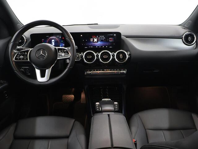 Mercedes-Benz GLA-KLASSE 250 e Luxury Line | Panoramadak | Distronic | Dodehoekassistent | Achteruitrijcamera |