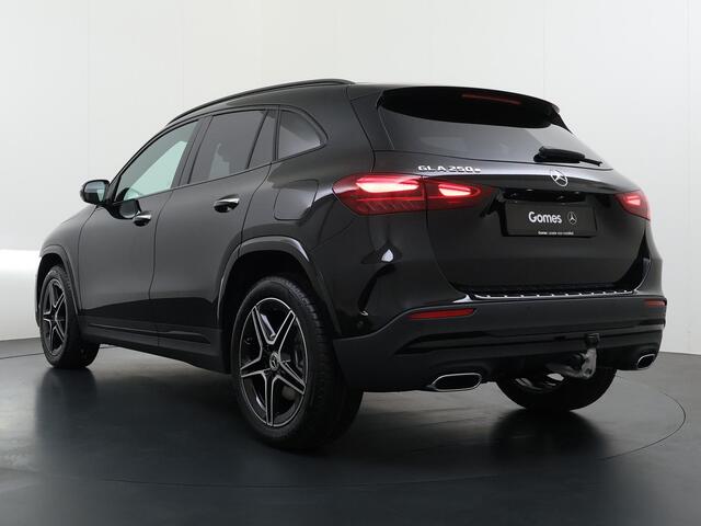 Mercedes-Benz GLA-KLASSE 250 e Business Solution AMG | Night Pakket | Trekhaak | Panoramadak | MULTIBEAM LED Koplampen | Stoelverwarming | Sfeerverlichting | Apple CarPlay | Android Auto | Elektrische Achterklep | Elektrisch Inklapbare Buitenspiegels | Achteruitrijcamera | Parkee