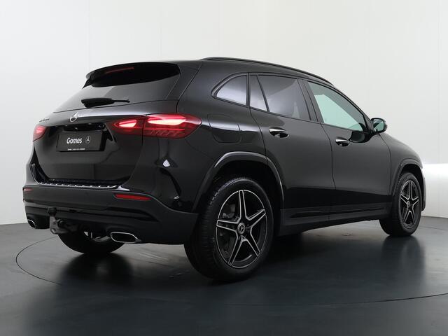 Mercedes-Benz GLA-KLASSE 250 e Business Solution AMG | Night Pakket | Trekhaak | Panoramadak | MULTIBEAM LED Koplampen | Stoelverwarming | Sfeerverlichting | Apple CarPlay | Android Auto | Elektrische Achterklep | Elektrisch Inklapbare Buitenspiegels | Achteruitrijcamera | Parkee