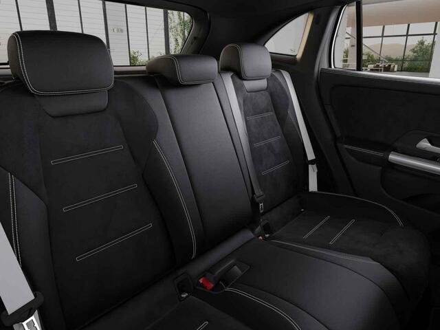 Mercedes-Benz GLA-KLASSE 250 e 140 Year Edition - template