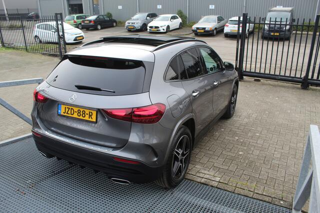 Mercedes-Benz GLA-KLASSE 250 e AMG Panoramadak/Sfeerverlichting/Elektrische achterklep/Stoelverwarming/Achteruitrijcamera/Adaptive cruise controlNavigatie