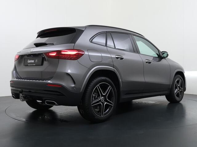 Mercedes-Benz GLA-KLASSE 250 e Business Solution AMG | Night Pakket | Winter Pakket | Trekhaak | Panoramadak | Dodehoekassistent | MULTIBEAM LED Koplampen | Stoelverwarming | Stuurverwarming | Sfeerverlichting | Apple CarPlay | Android Auto | Elektrische Achterklep | Elektrisch I