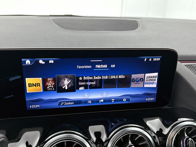 Mercedes-Benz GLA-KLASSE 250 e Business Solution AMG | Nightpakket | Dodehoekassistent | MULTIBEAM LED | Panoramaschuifdak | Smartphone Integratie | EASY PACK achterklep | Keyless-Go comfortpakket |