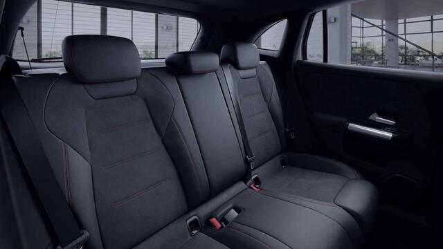 Mercedes-Benz GLA-KLASSE 180 AMG Line | 20" lichtmetalen velgen | Panoramadak | Night | Widescreen | Stoelverwarming |