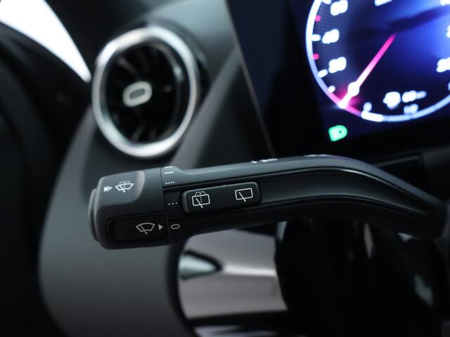 Mercedes-Benz GLA-KLASSE 250e Luxury Line Parkeersensoren + achteruitrijcamera | Spiegel pakket | Easy Pack achterklep | Winter pakket : Stuur en Stoelverwarming. Inclusief 24 maanden MB Certified garantie voor Europa.