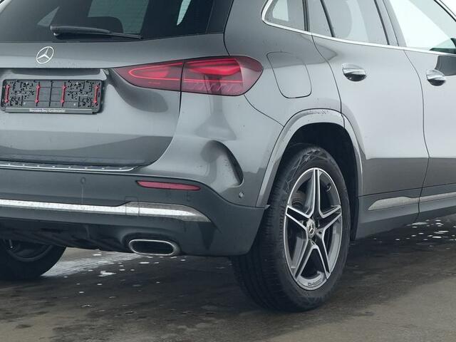 Mercedes-Benz GLA-KLASSE 250 e AMG Plug-In Hybride AMG Line | Panorama Schuif-Kanteldak | Trekhaak | Burmester® | Memory Voorstoelen | Distronic | AC en DC LAden. Inclusief 24 maanden Mercedes-Benz Certified garantie voor Europa.