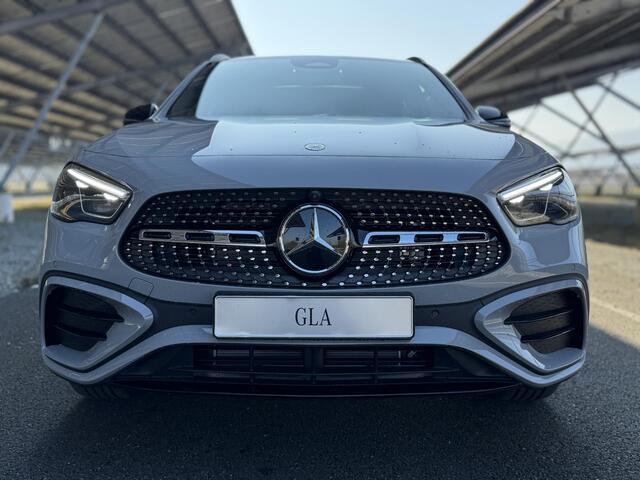 Mercedes-Benz GLA-KLASSE 250e Business Solution AMG | Night | AMG Line plus | Panoramaschuifdak | Head-Up | 360 camera | Memory stoelen |