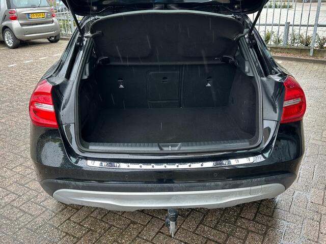 Mercedes-Benz GLA-KLASSE 180 Lease Edition Plus Automaat Navi Camera panorama Cruise Trekhaak