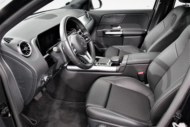 Mercedes-Benz GLA-KLASSE 200 163pk Automaat Progressive Navigatie Climate Control Camera Parkeer sensoren Stoelverwarming DAB Lichtmetalen velgen 18" Electrisch bedienbare achterklep