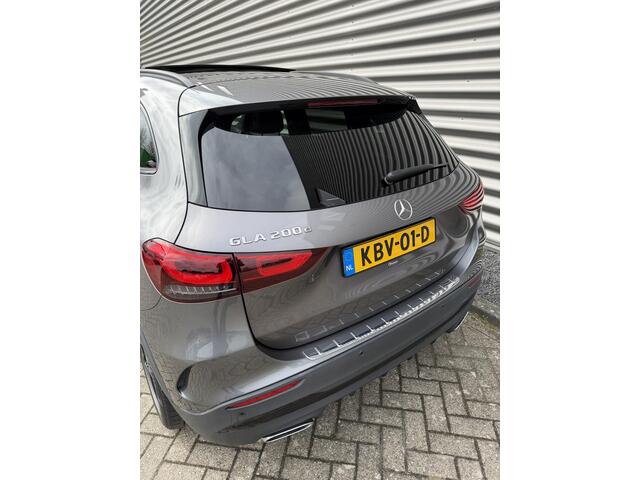 Mercedes-Benz GLA-KLASSE 200 d AMG Panorama Night Sfeer