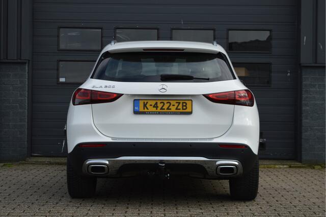 Mercedes-Benz GLA-KLASSE 200 Business Solution Luxury | CAMERA | TREKHAAK | SFEERVERLICHTING | LEDER |