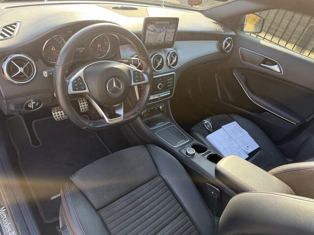 Mercedes-Benz GLA-KLASSE 180 Business Solution AMG Panorama/Alcantara/Clima/Camera/Stoelverw