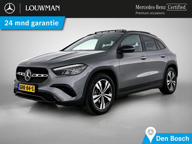 Mercedes-Benz GLA-KLASSE 180 Star Edition Luxury Line | Night pakket | Panorama schuifdak | Lederlook zwart Artico | Privacy Glass | Keyless Entry | Inclusief 24 maanden MB Certified garantie voor Europa.