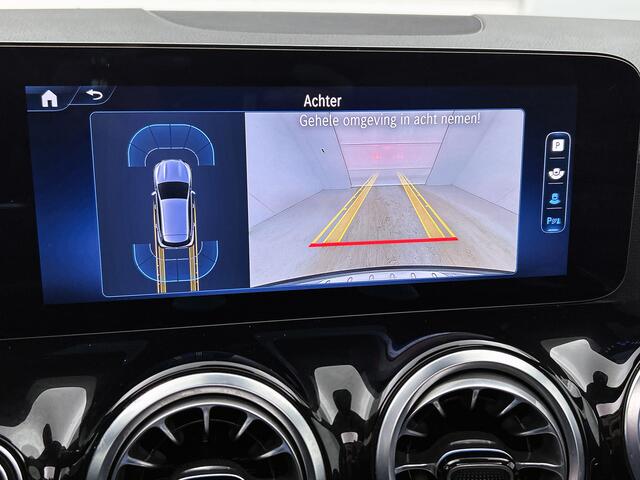 Mercedes-Benz GLA-KLASSE 180 Star Edition Luxury Line | Night pakket | Panorama schuifdak | Lederlook zwart Artico | Privacy Glass | Keyless Entry | Inclusief 24 maanden MB Certified garantie voor Europa.