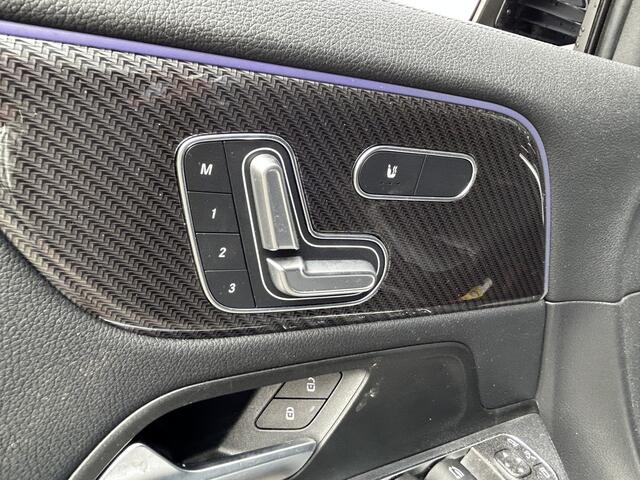 Mercedes-Benz GLA-KLASSE 250e AMG // Trekhaak // Distronic // Headup Display // Memory // 360 Camera // Panoramadak // Leder // 20" LM // Sfeerverlichting // Carplay