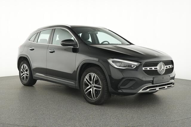 Mercedes-Benz GLA-KLASSE 250 e Plug-In Hybride Trekhaak | Panorama Schuif-Kanteldak | Memory Voorstoelen | Ledkoplampen | Stoelverwarming | KeylessGo | Sfeerverlichting. Inclusief 24 maanden MB Certified garantie voor Europa.
