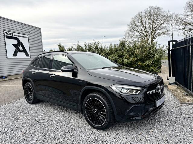 Mercedes-Benz GLA-KLASSE 250e Luxury LED|Camera|Sfeer|Leer Zwart